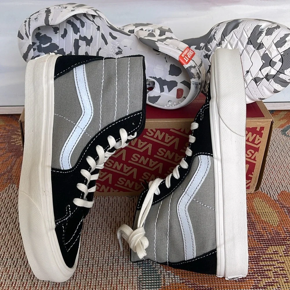 Vans WMNS Sk8-Hi Tapered
Moon Rocks Black/Reflective 
VN0A7Q5TBRF
Sneakers - Picture 13 of 16